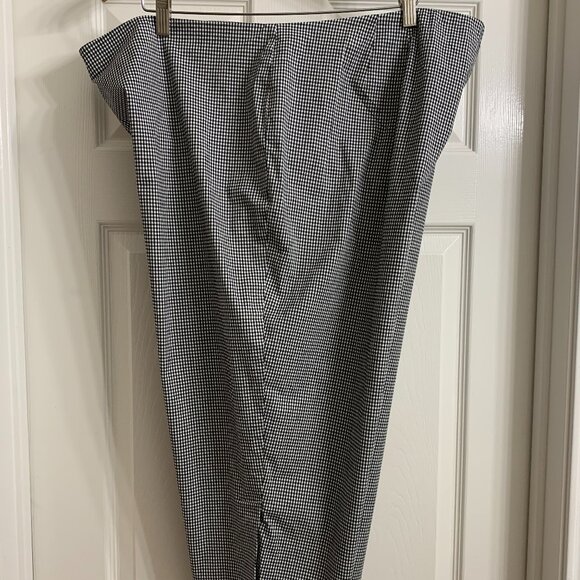 Venezia Jeans Women's Black and White Checked Capri Pants, Size 24 - Picture 1 of 6